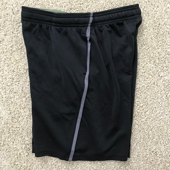 Under Armour Shorts Sz YLG Kids Black/Gray - Picture 6 of 6
